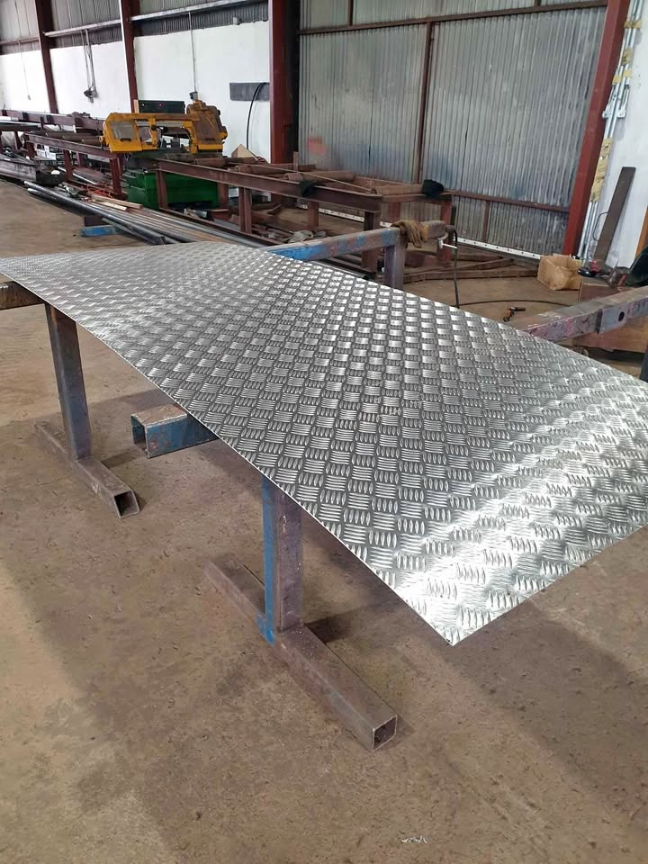 Chequered Aluminium - Full Sheets 8'x4' and 2m x 1m