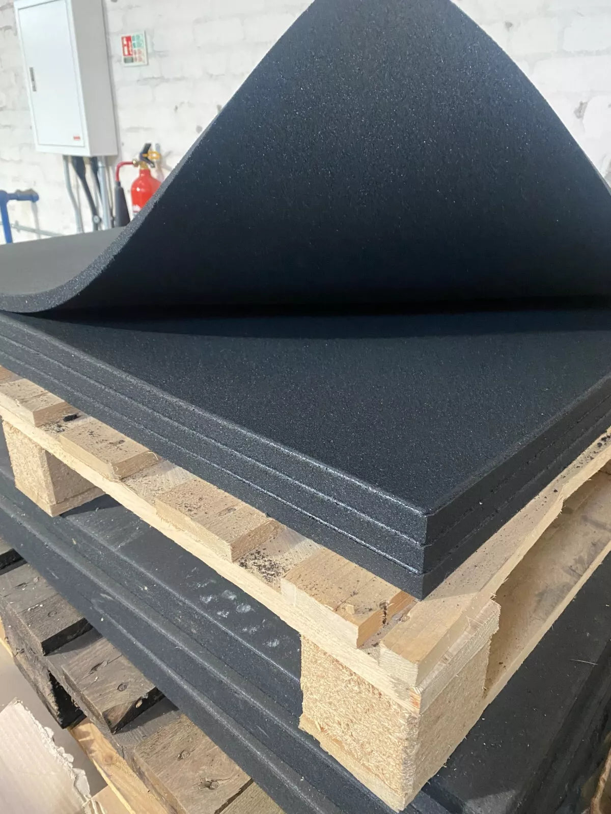 Heavy Duty Rubber Gym Floor Tiles | Non-Slip Crumb Mats | 1m x 1m Protective Flooring